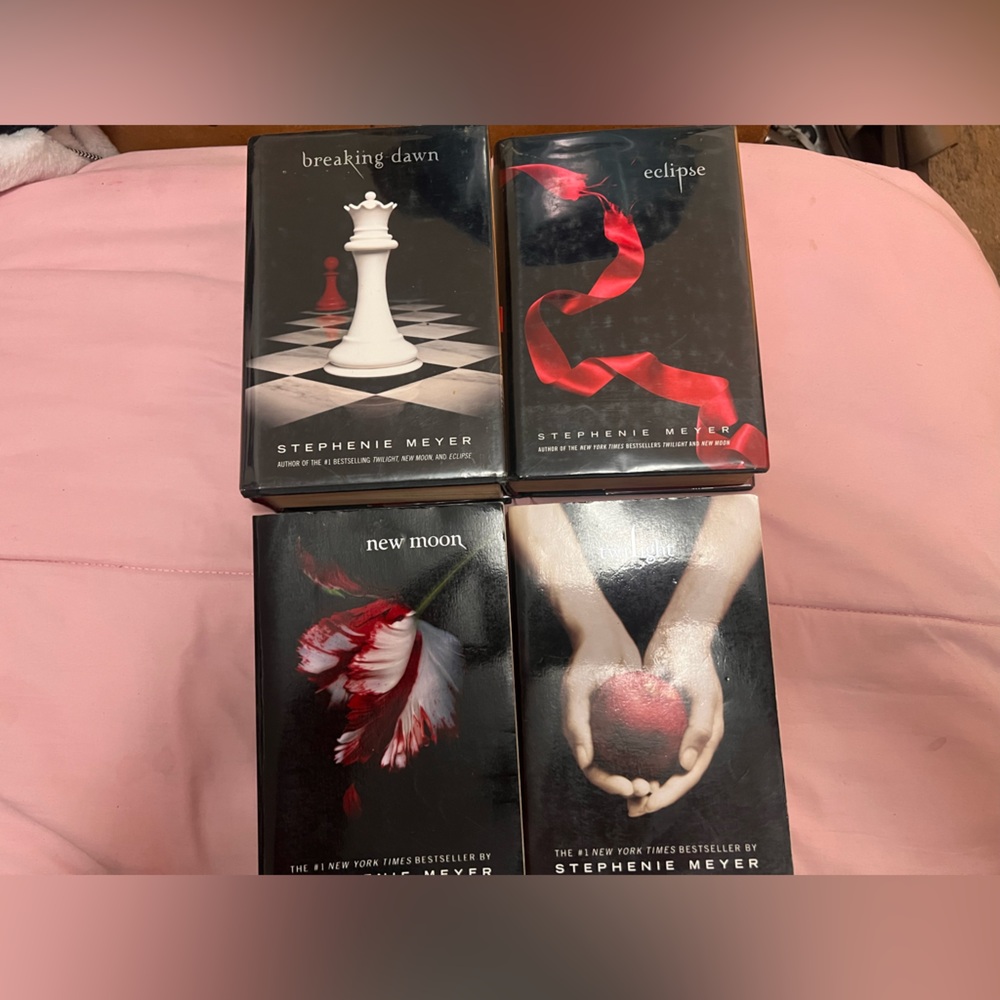 Barnes & Noble Twilight Saga Book Set - Black and Red Covers